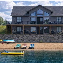 Beach House by Castle Rock Lake