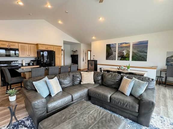 Beach Cottage • Private Lake • Sleeps 14