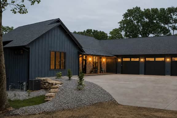 The Shipwreck Shack • Castle Rock Lake • Sleeps 16 - Image 2